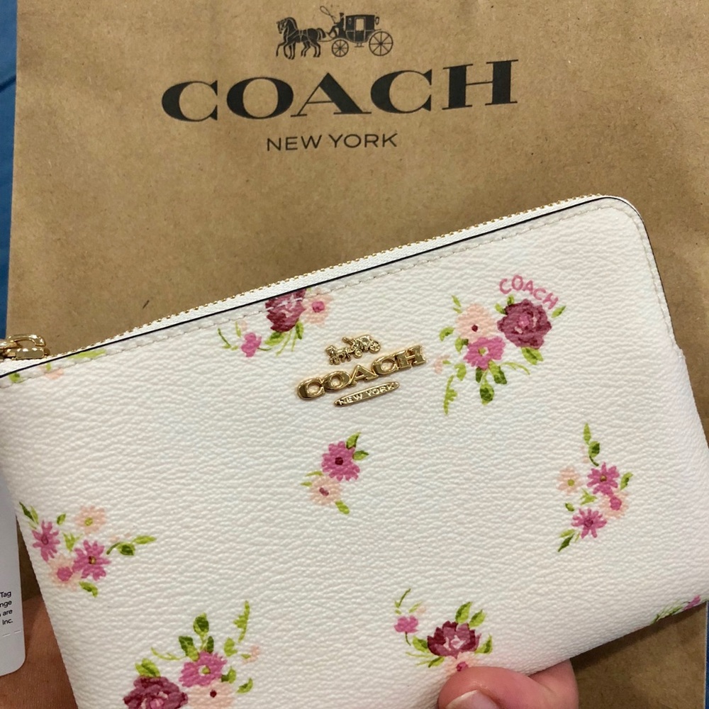 Authentic Brand New Coach Floral Wristlet 🌸